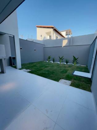 Casa Para Vender com 4 quartos 4 suítes no bairro Jardim das Oliveiras em Fortaleza.