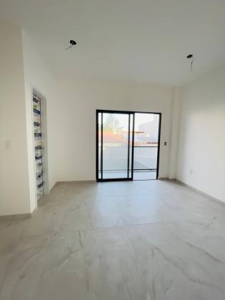 Casa Para Vender com 4 quartos 4 suítes no bairro Jardim das Oliveiras em Fortaleza.