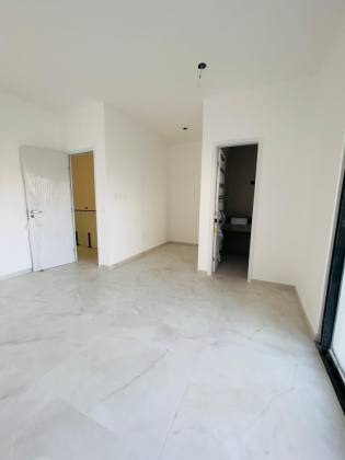 Casa Para Vender com 4 quartos 4 suítes no bairro Jardim das Oliveiras em Fortaleza.