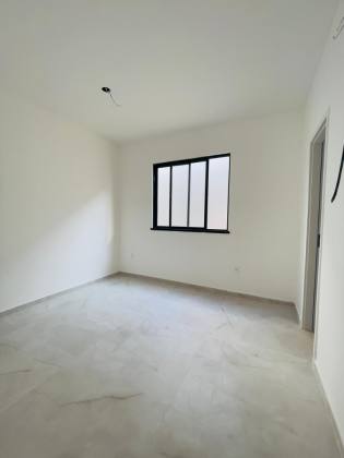Casa Para Vender com 4 quartos 4 suítes no bairro Jardim das Oliveiras em Fortaleza.