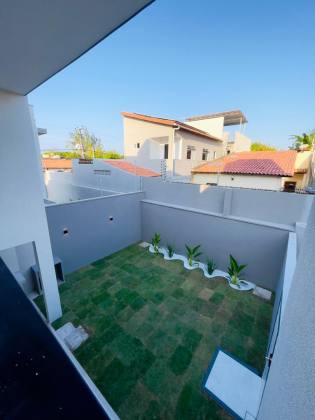 Casa Para Vender com 4 quartos 4 suítes no bairro Jardim das Oliveiras em Fortaleza.