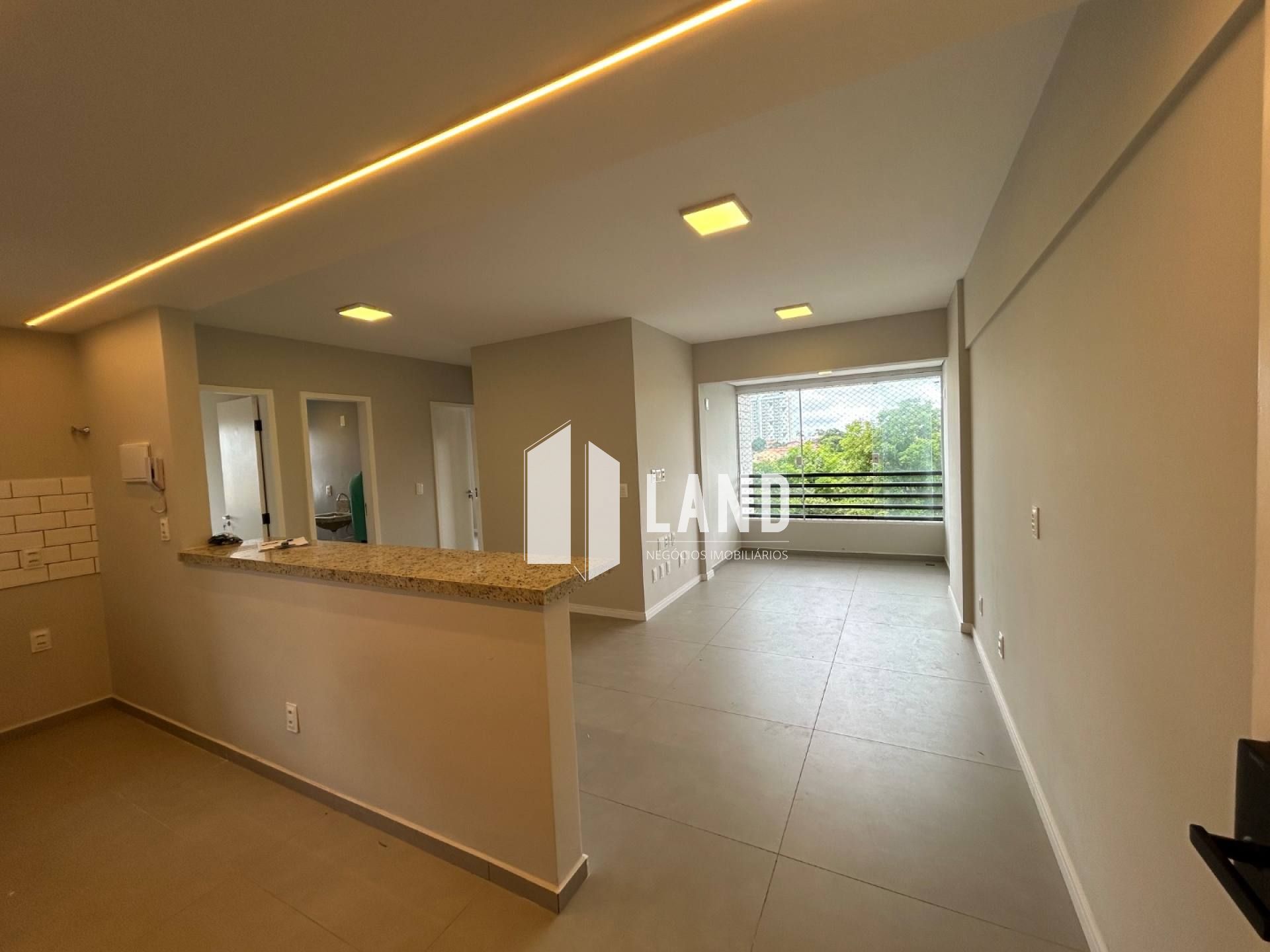 Apartamento de 70m2 com 03 quartos sendo 01 suite, cozinha americana, todo reformado, área de lazer e bem localizado perto da avenida Kennedy