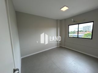Apartamento de 70m2 com 03 quartos sendo 01 suite, cozinha americana, todo reformado, área de lazer e bem localizado perto da avenida Kennedy