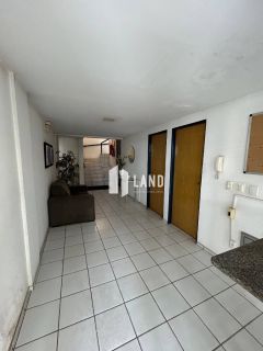 Apartamento de 80m2 com 02 quartos sendo 01 suite e dependência de empregada, armário embutido, bem localizado perto da avenida Kennedy