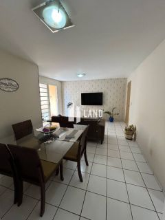 Apartamento de 80m2 com 02 quartos sendo 01 suite e dependência de empregada, armário embutido, bem localizado perto da avenida Kennedy