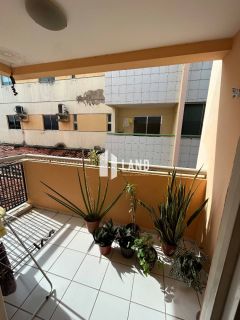 Apartamento de 80m2 com 02 quartos sendo 01 suite e dependência de empregada, armário embutido, bem localizado perto da avenida Kennedy