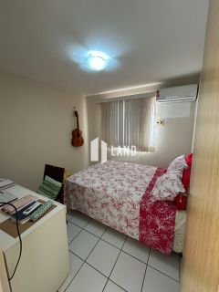 Apartamento de 80m2 com 02 quartos sendo 01 suite e dependência de empregada, armário embutido, bem localizado perto da avenida Kennedy