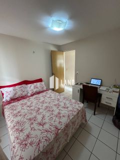 Apartamento de 80m2 com 02 quartos sendo 01 suite e dependência de empregada, armário embutido, bem localizado perto da avenida Kennedy