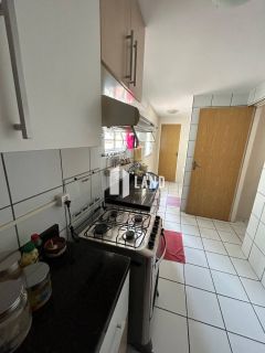 Apartamento de 80m2 com 02 quartos sendo 01 suite e dependência de empregada, armário embutido, bem localizado perto da avenida Kennedy