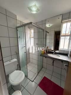 Apartamento de 80m2 com 02 quartos sendo 01 suite e dependência de empregada, armário embutido, bem localizado perto da avenida Kennedy