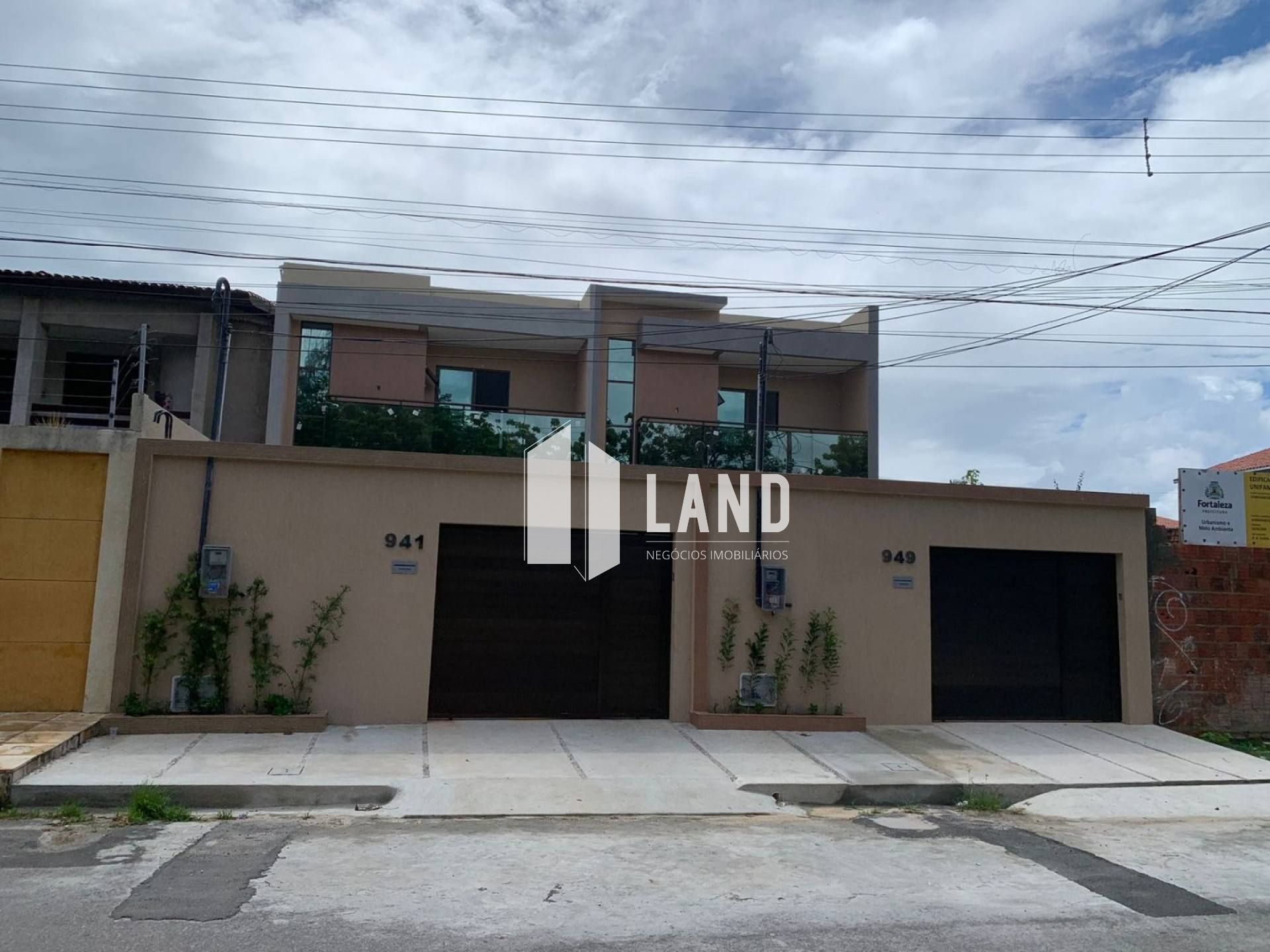 Casa Para Vender com 4 quartos 4 suítes no bairro Jardim das Oliveiras em Fortaleza