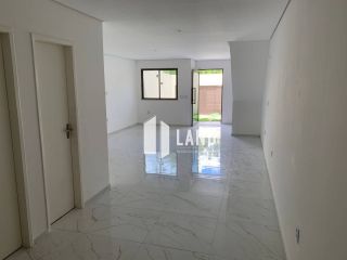 Casa Para Vender com 4 quartos 4 suítes no bairro Jardim das Oliveiras em Fortaleza
