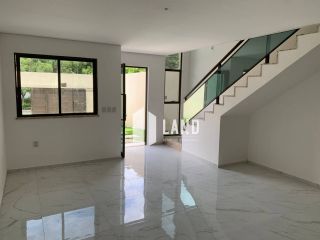 Casa Para Vender com 4 quartos 4 suítes no bairro Jardim das Oliveiras em Fortaleza