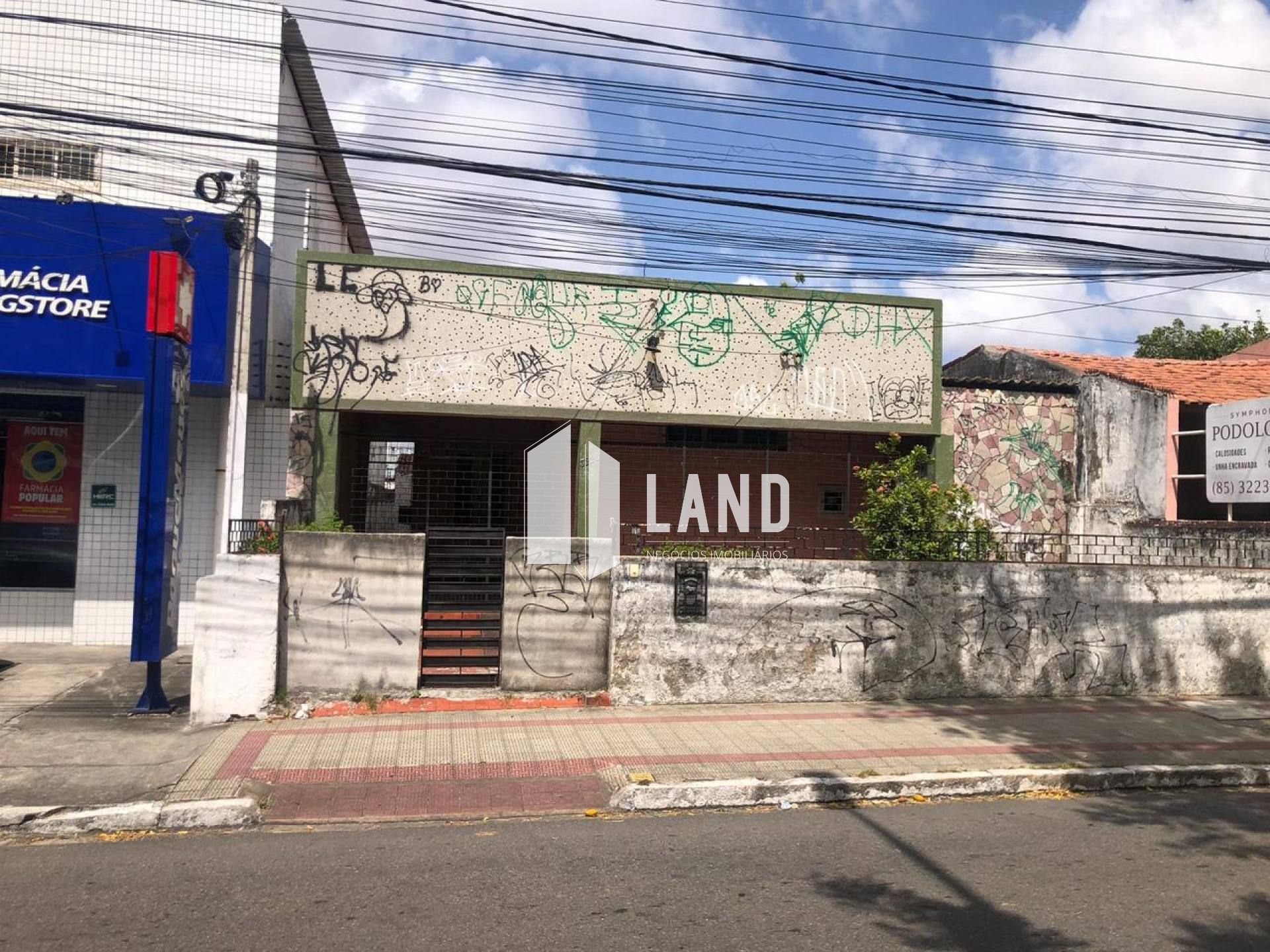 Casa/Terreno na Av. dos Expedicionários a venda - 280 m² (área construída) - 648 m² (Terreno - 12x54) - R$ 1.300.000 - Próxima a Av. 13 de Maio - Bairro de Fátima - Fortaleza/CE