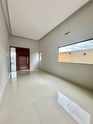 Casa térrea no Aldebaran Leste com 03 suítes