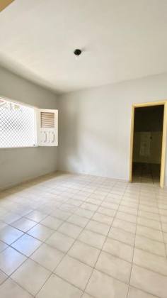 Casa térrea no Saci com 03 quartos sendo 01 suíte
