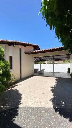 Casa com 03 suítes e piscina no Santa Isabel
