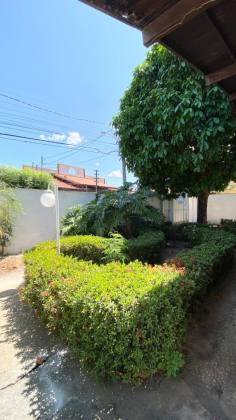 Casa com 03 suítes e piscina no Santa Isabel