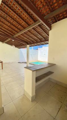 Casa com 03 suítes e piscina no Santa Isabel
