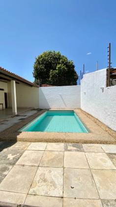 Casa com 03 suítes e piscina no Santa Isabel