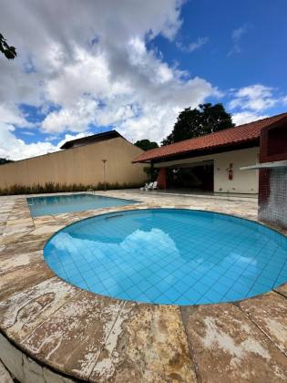 Casa duplex no Cond. Azaleia Park com 04 suítes!