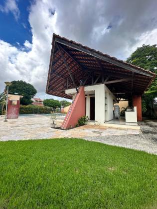 Casa duplex no Cond. Azaleia Park com 04 suítes!