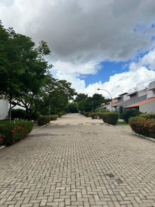 Casa duplex no Cond. Azaleia Park com 04 suítes!