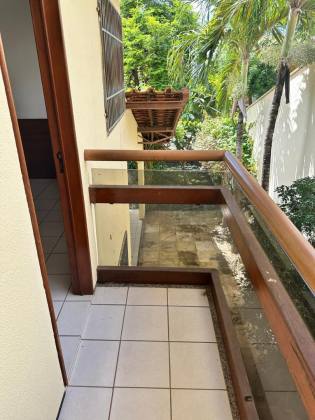 Casa duplex no Cond. Azaleia Park com 04 suítes!