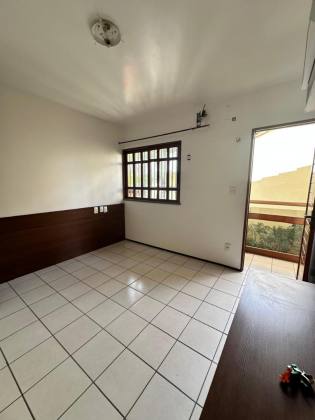 Casa duplex no Cond. Azaleia Park com 04 suítes!