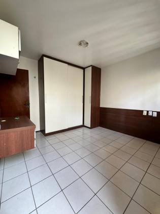 Casa duplex no Cond. Azaleia Park com 04 suítes!