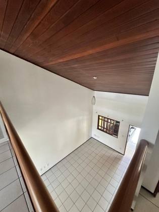 Casa duplex no Cond. Azaleia Park com 04 suítes!
