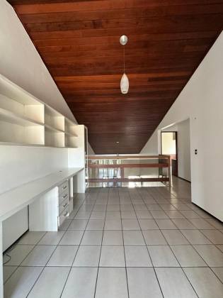 Casa duplex no Cond. Azaleia Park com 04 suítes!