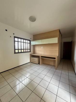 Casa duplex no Cond. Azaleia Park com 04 suítes!
