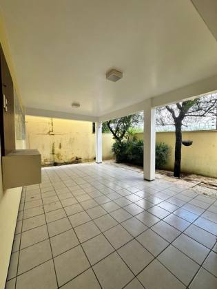 Casa duplex no Cond. Azaleia Park com 04 suítes!