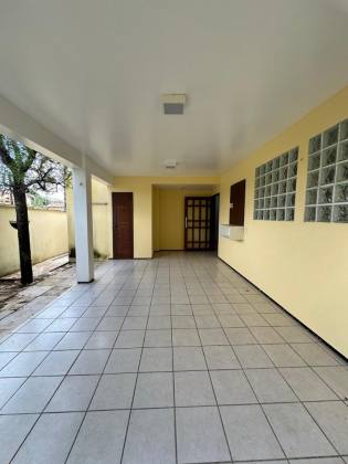 Casa duplex no Cond. Azaleia Park com 04 suítes!