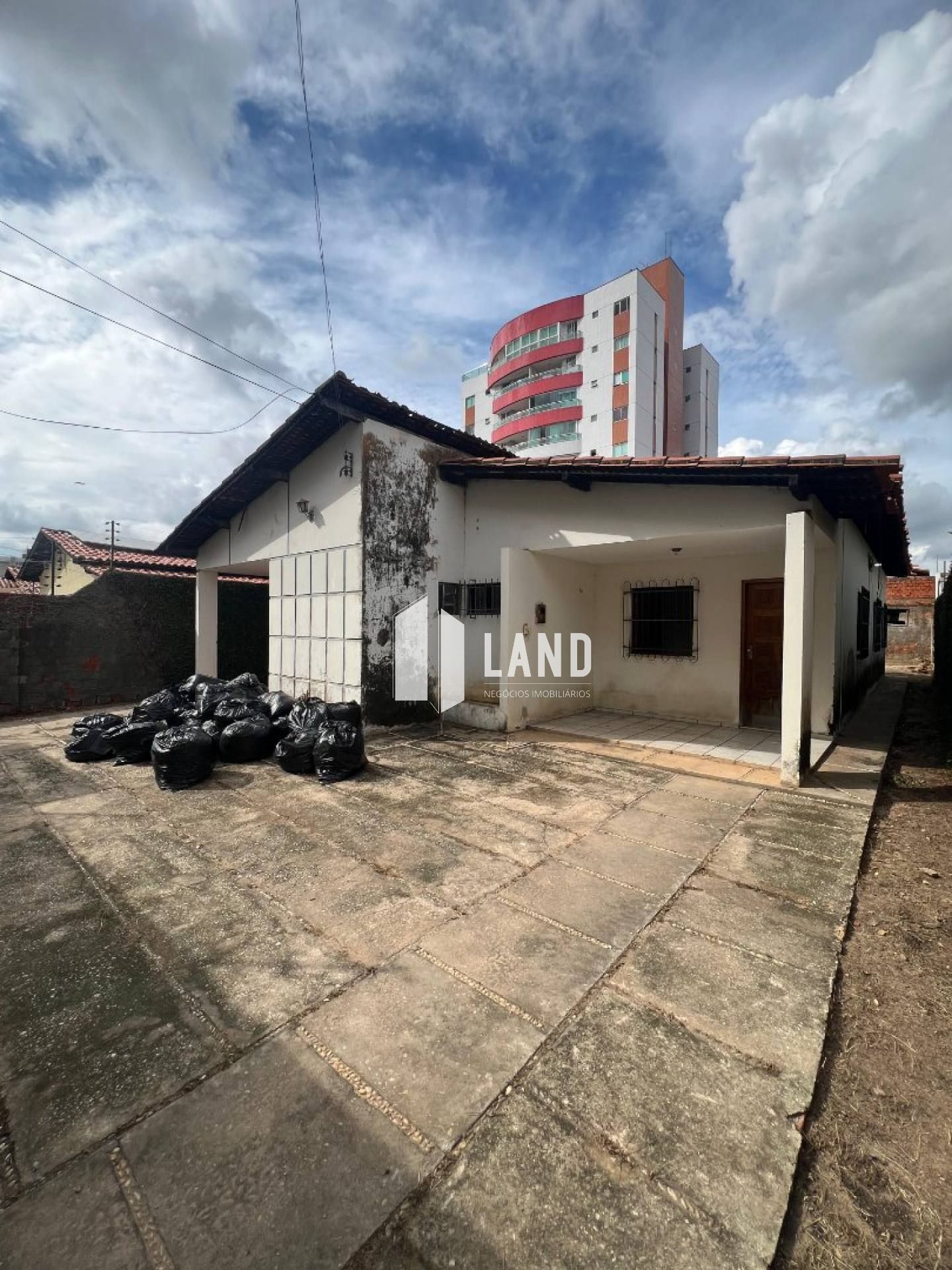 Casa no Bairro Ininga a 100 metros da Av. Homero Castelo Branco