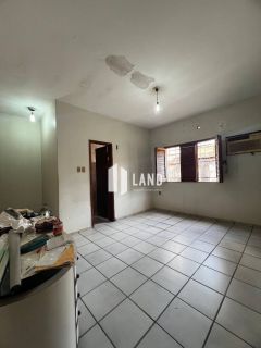 Casa no Bairro Ininga a 100 metros da Av. Homero Castelo Branco