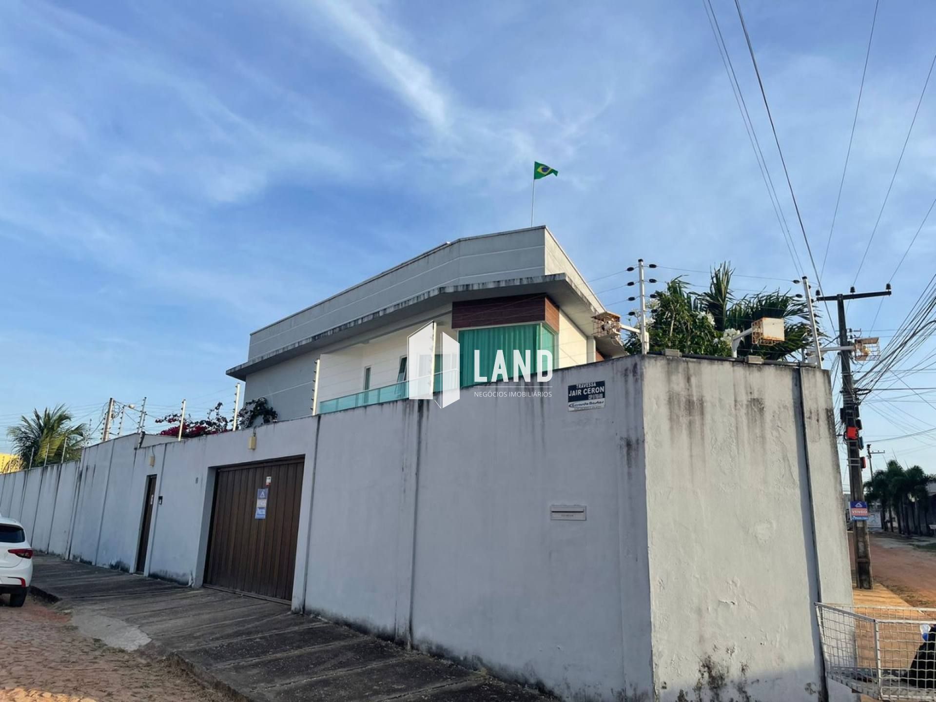 BELÍSSIMA MANSÃO NO EUSÉBIO - POR 895.000,00