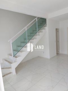 Casa Para Vender com 3 quartos 3 suítes no bairro CENTRO em Itaitinga [DUPLICADO]