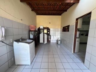 CASA DUPLEX no LAGO JACAREY com 4 quartos (2 suítes), 2 closets, 10 vagas, banheiro social, lavabo, dependência com banheiro, piscina, deck com churraqueira e banheiro, 260 m² (Terreno 15x37 - 555m²) - R$ 1.390.000 - Cidade dos Funcionários - Fortaleza/CE