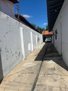 Casa no Bairro Primavera, próximo à Ponte da primavera, bem localizado. Com 550 metros área total, com 04 quartos quartos e 02 banheiros,02 salas, quintal super ampla.