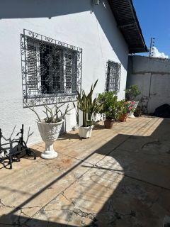 Casa no Bairro Primavera, próximo à Ponte da primavera, bem localizado. Com 550 metros área total, com 04 quartos quartos e 02 banheiros,02 salas, quintal super ampla.