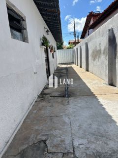 Casa no Bairro Primavera, próximo à Ponte da primavera, bem localizado. Com 550 metros área total, com 04 quartos quartos e 02 banheiros,02 salas, quintal super ampla.