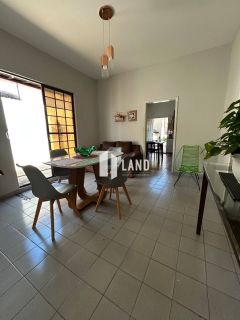 Casa no Bairro Primavera, próximo à Ponte da primavera, bem localizado. Com 550 metros área total, com 04 quartos quartos e 02 banheiros,02 salas, quintal super ampla.