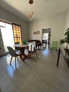 Casa no Bairro Primavera, próximo à Ponte da primavera, bem localizado. Com 550 metros área total, com 04 quartos quartos e 02 banheiros,02 salas, quintal super ampla.