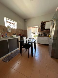 Casa no Bairro Primavera, próximo à Ponte da primavera, bem localizado. Com 550 metros área total, com 04 quartos quartos e 02 banheiros,02 salas, quintal super ampla.