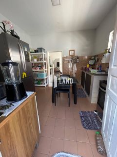 Casa no Bairro Primavera, próximo à Ponte da primavera, bem localizado. Com 550 metros área total, com 04 quartos quartos e 02 banheiros,02 salas, quintal super ampla.