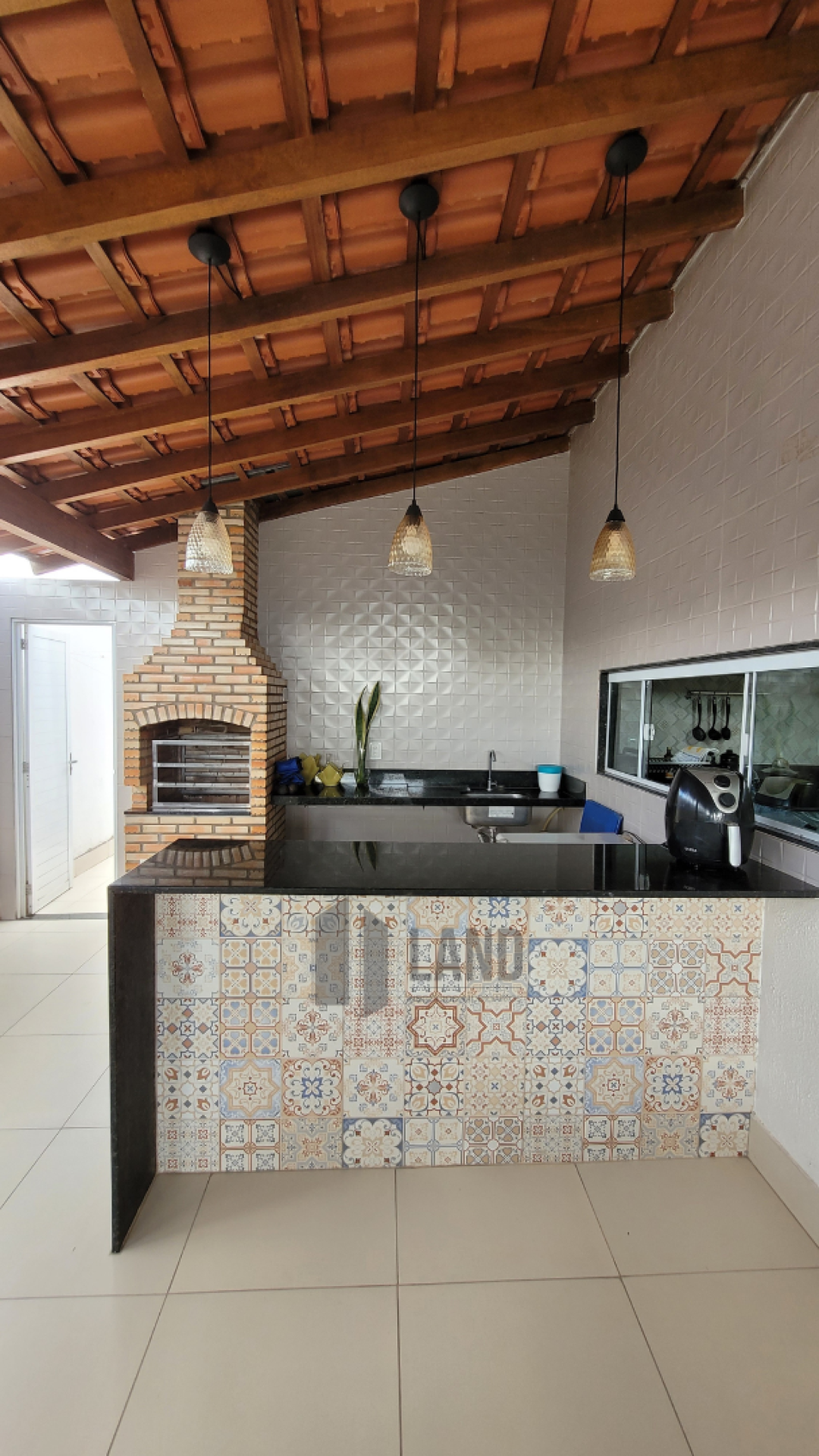 Casa no Jardins do Leste com 4 quartos (sendo 2 suítes).