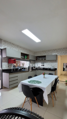 Casa Jardins do Leste 4 quartos, sendo 2 suítes.