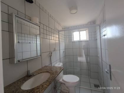 Apartamento com 60m², reformado, no bairro Cabral.